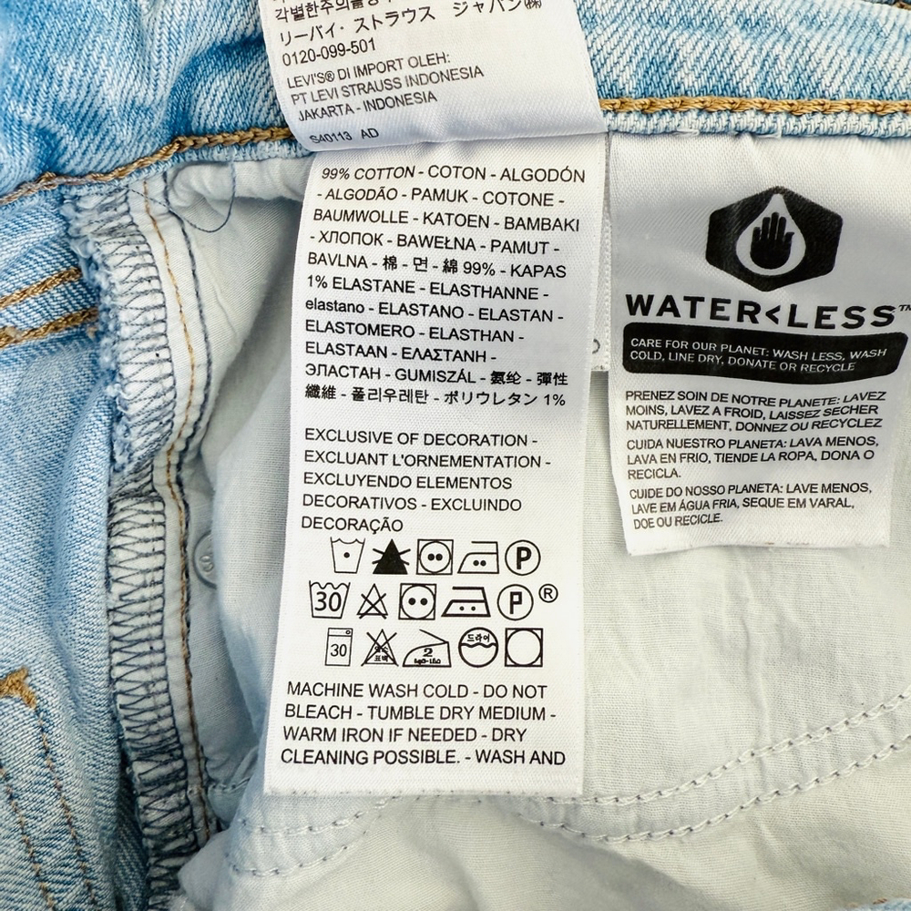 Levi's 70s High Slim Straight Jeans Premium Women's Size 32 Light Blue Denim - Picture 11 of 15